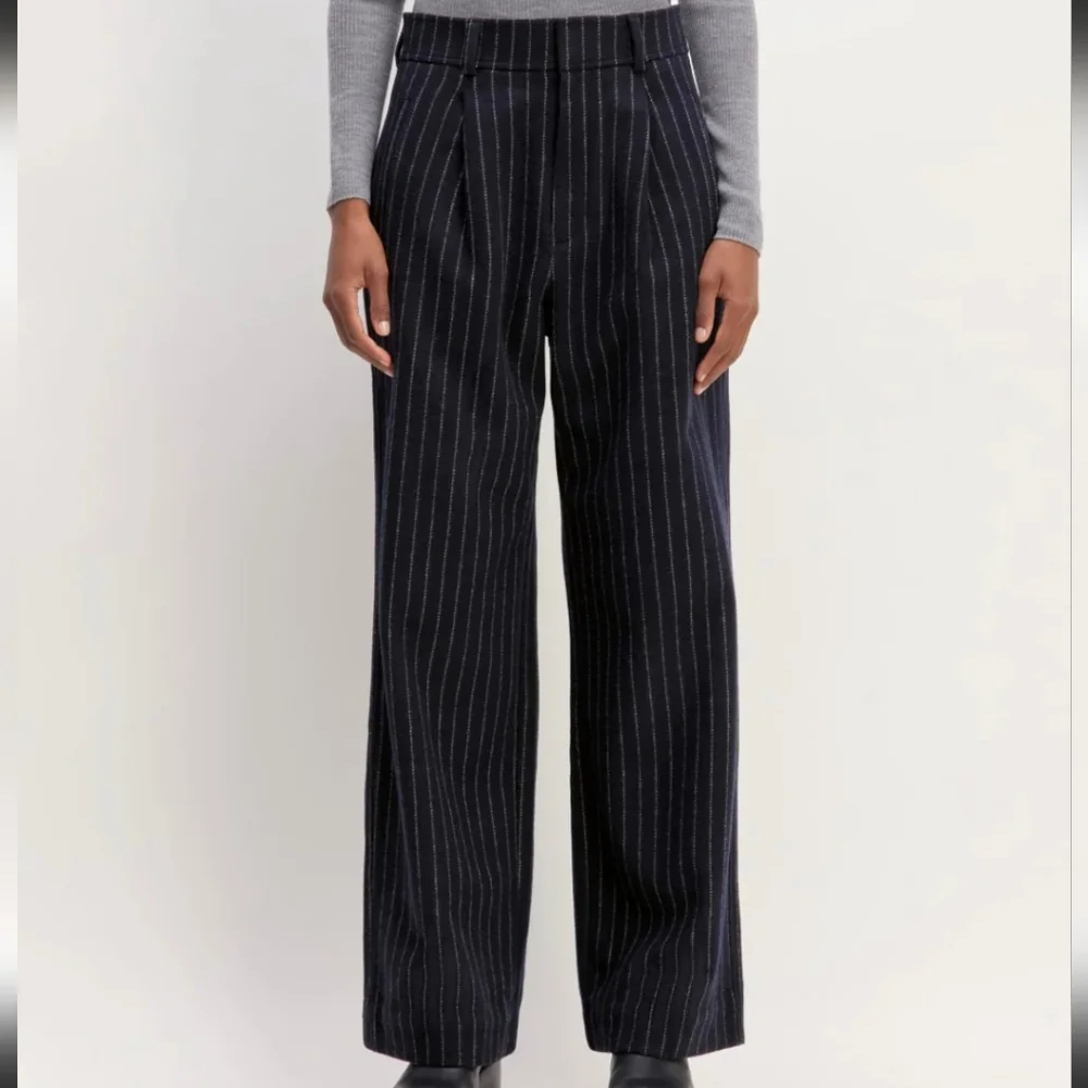 EVERLANE The ReWool® Way-High Drape Pinstripe Pant - Picture 3 of 13